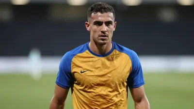 Cambridge United Secure Goalkeeper Breeze from Carlisle