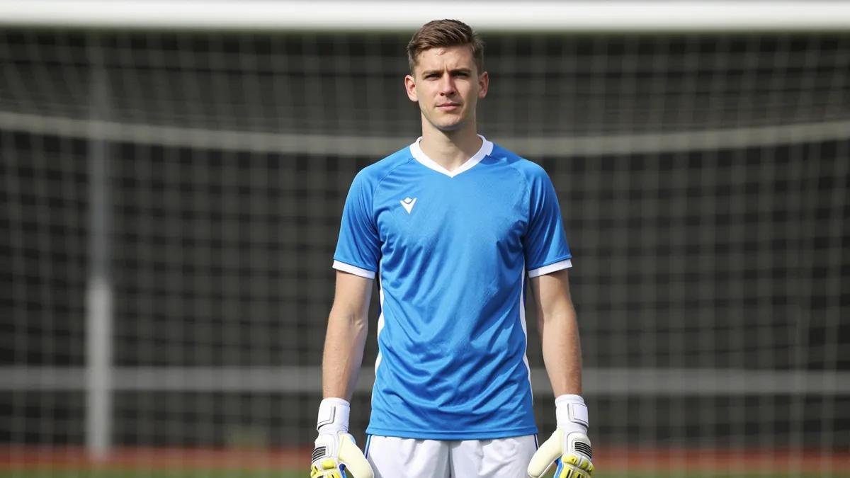 Cambridge United Linked with Goalkeeper Gabe Breeze