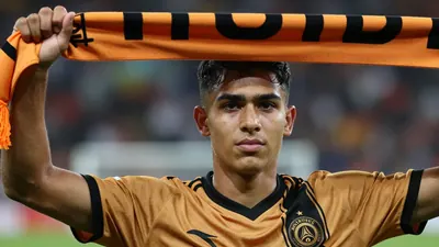 Sheffield United defender Sam Curtis joins Cambridge United on a season-long loan deal, the club confirmed